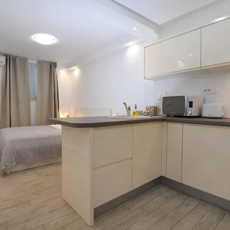 Kaldi Apartment Zara Esterno foto